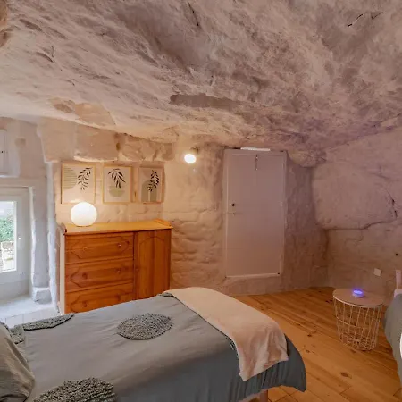 Hébergement de vacances Troglodyte Unique Avec Jacuzzi, Billard Et Jardin, Près De Doué La Fontaine Et Saumur - Fr-1-622-69 Les Ulmes