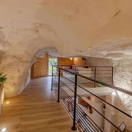 Troglodyte Unique Avec Jacuzzi, Billard Et Jardin, Près De Doué La Fontaine Et Saumur - Fr-1-622-69 Hébergement de vacances Les Ulmes
