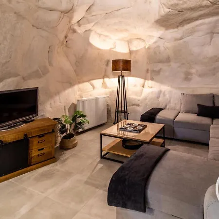 Troglodyte Unique Avec Jacuzzi, Billard Et Jardin, Près De Doué La Fontaine Et Saumur - Fr-1-622-69 Hébergement de vacances Les Ulmes