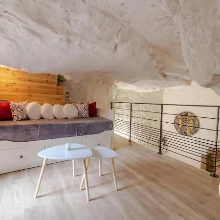 Troglodyte Unique Avec Jacuzzi, Billard Et Jardin, Près De Doué La Fontaine Et Saumur - Fr-1-622-69 Hébergement de vacances