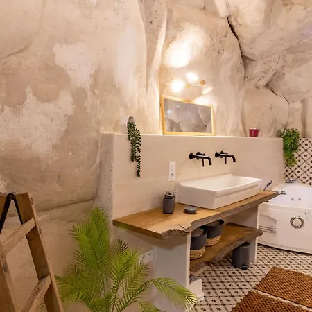 Troglodyte Unique Avec Jacuzzi, Billard Et Jardin, Pres De Doue La Fontaine Et Saumur - Fr-1-622-69 *